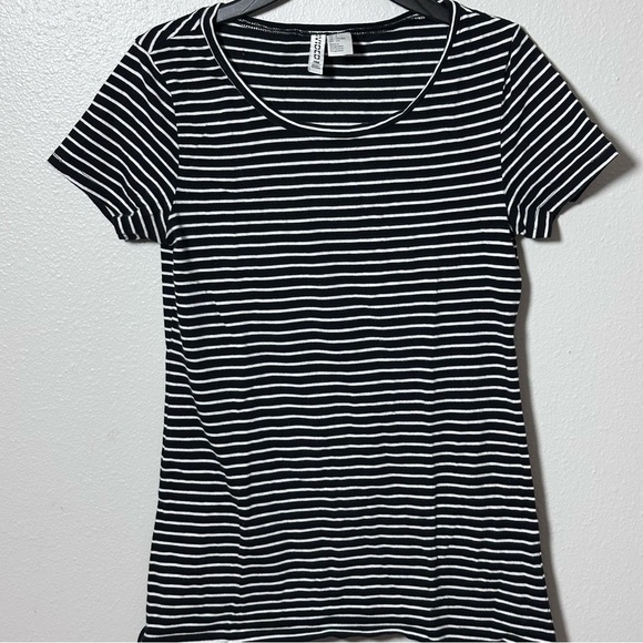 Divided‎ by H&M Women stripe Black t-shirt size small - Picture 2 of 6